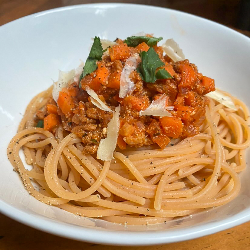 Spaghetti de lentilles corail sauce bolognaise vegan